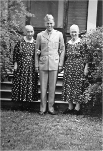 Carroll Lundeen and his 2 grandmothers incl Emma Sofia