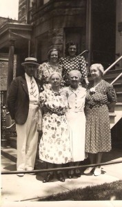 Magnus o Amanda Fernström Vä o Hö  i mitten Amandas systrarMinnie och Amelia -Emily, döttrar Evelyn och Dot