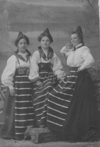 Sisters Johansson i Rättviks-costumes (from Dalecarlia of Sweden)