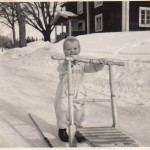 2. Vivian åker spark på Yxe