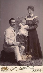 John, Anna och första barnet