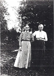 Sofia Johansdotter med lillasyster Matilda